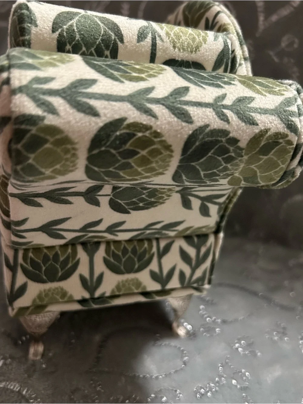 NWT Hilabee, Forest Green Leaves Mini Chaise Lounge Sofa Jewelry Box